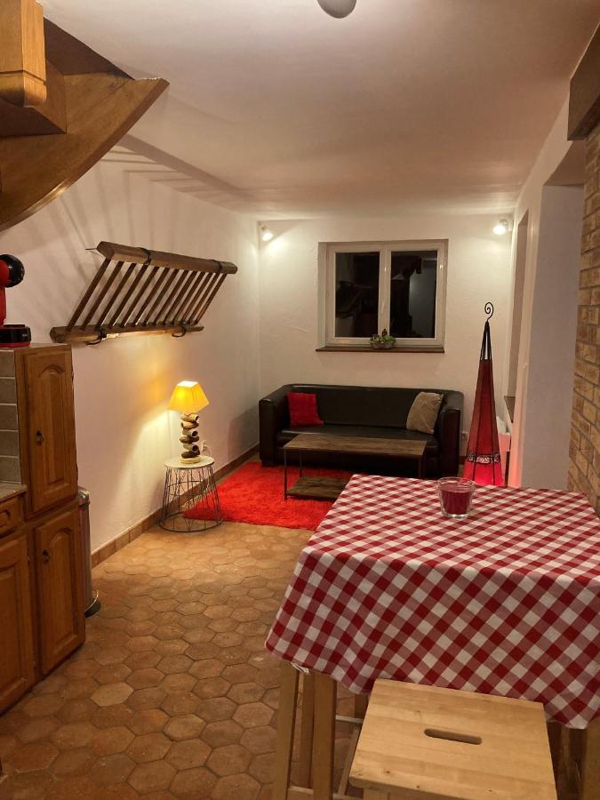 La Petite Maison De La Vallee Bazainville Exterior photo