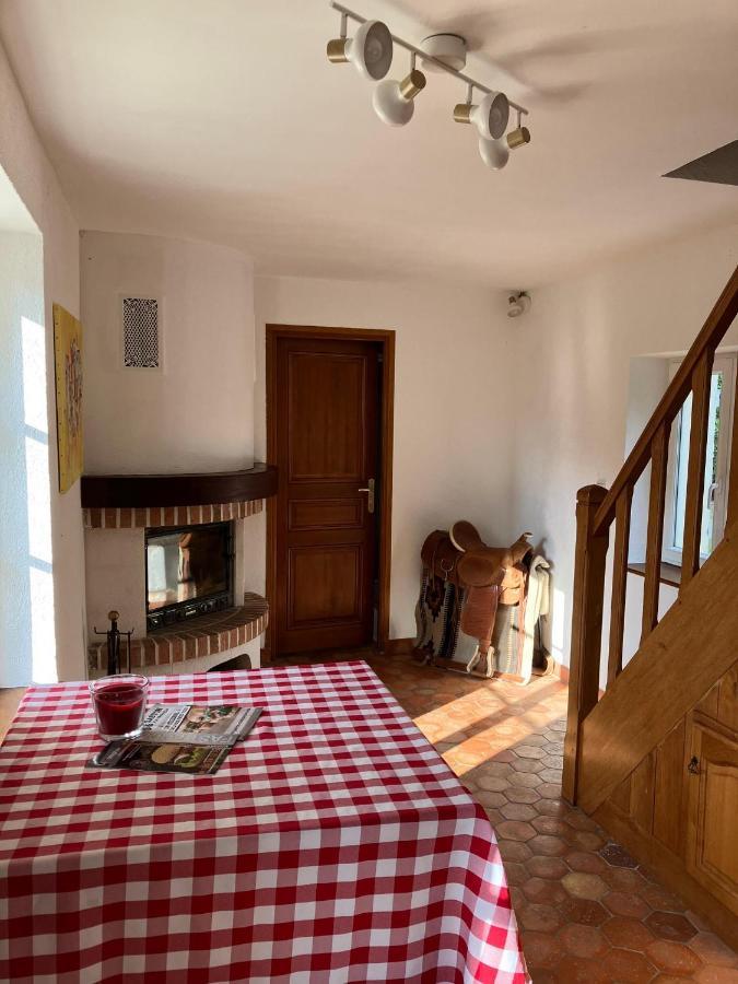 La Petite Maison De La Vallee Bazainville Exterior photo